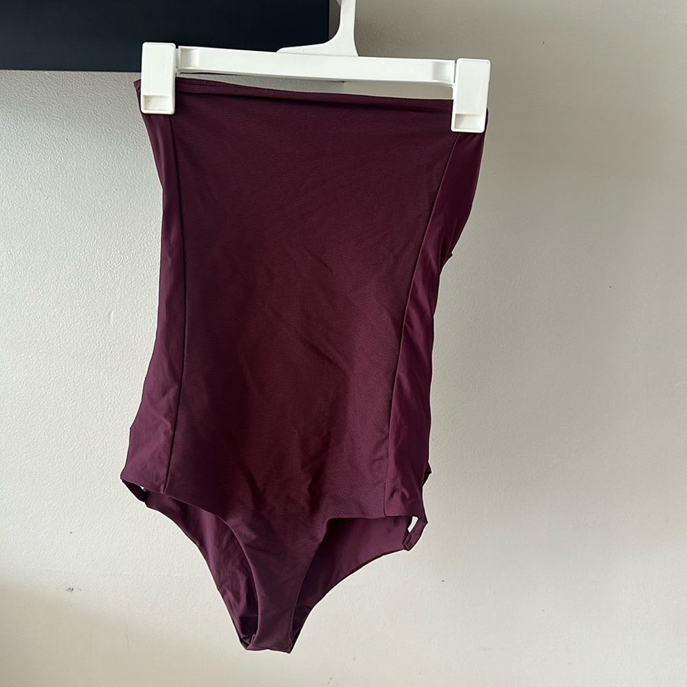 Strapless bathings suit